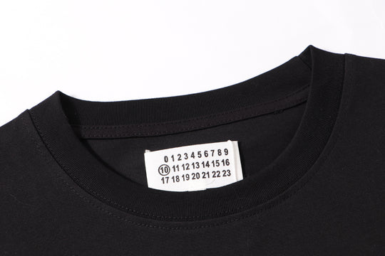 טי שירט מייסון מרג'ילה לוגו הפוך בצבע שחור