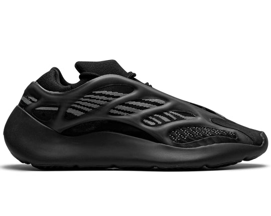 ייזי 700 3.0 - טריפל שחור