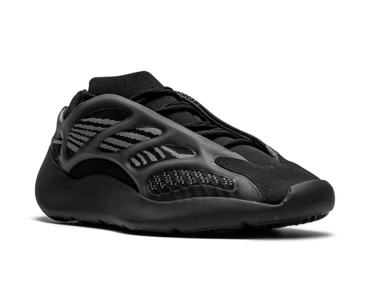 ייזי 700 3.0 - טריפל שחור