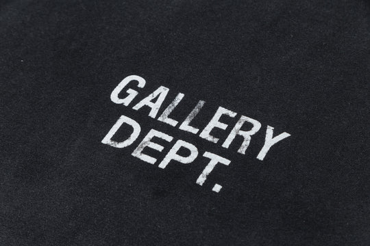 טי שירט גלרי דפט "BACK LOGO"  בצבע שחור