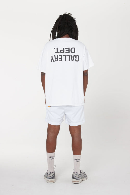 טי שירט גלרי דפט "UPSIDE DOWN" בצבע לבן