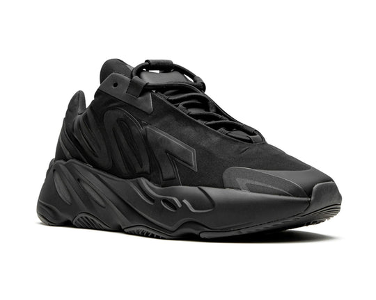 ייזי 700 2.0 - טריפל שחור