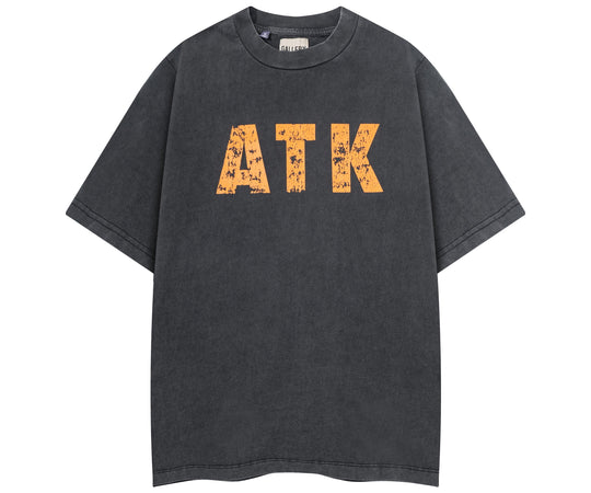 טי שירט גלרי דפט "ATK"  בצבע שחור דהוי וכתום