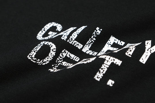 טי שירט גלרי דפט "BACK LOGO"  בצבע שחור