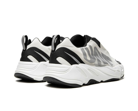 ייזי 700 2.0 - שחור\לבן