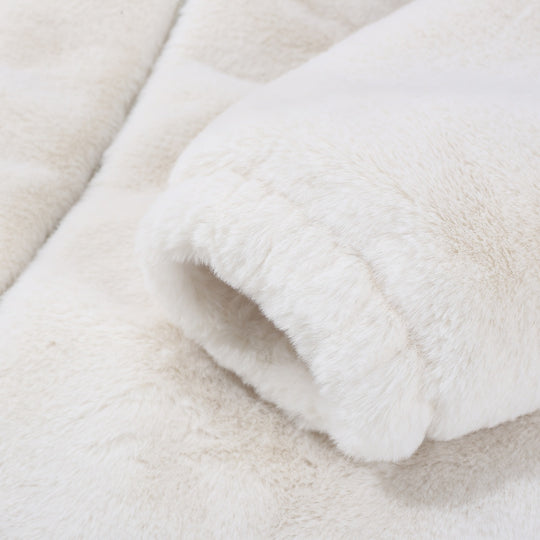 מעיל פרוותי (Faux fur) "ESSENTIALS FOG" בצבע לבן שמנת