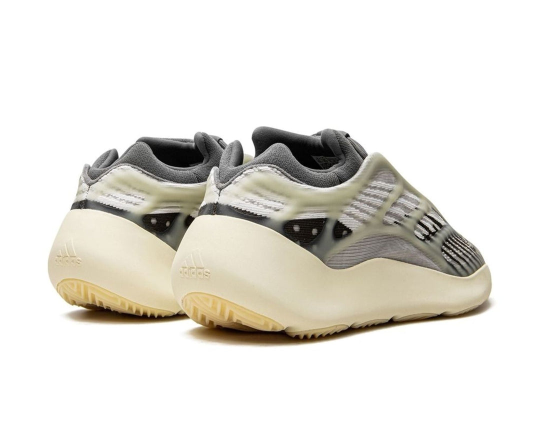 ייזי 700 3.0 - שמנת\שחור