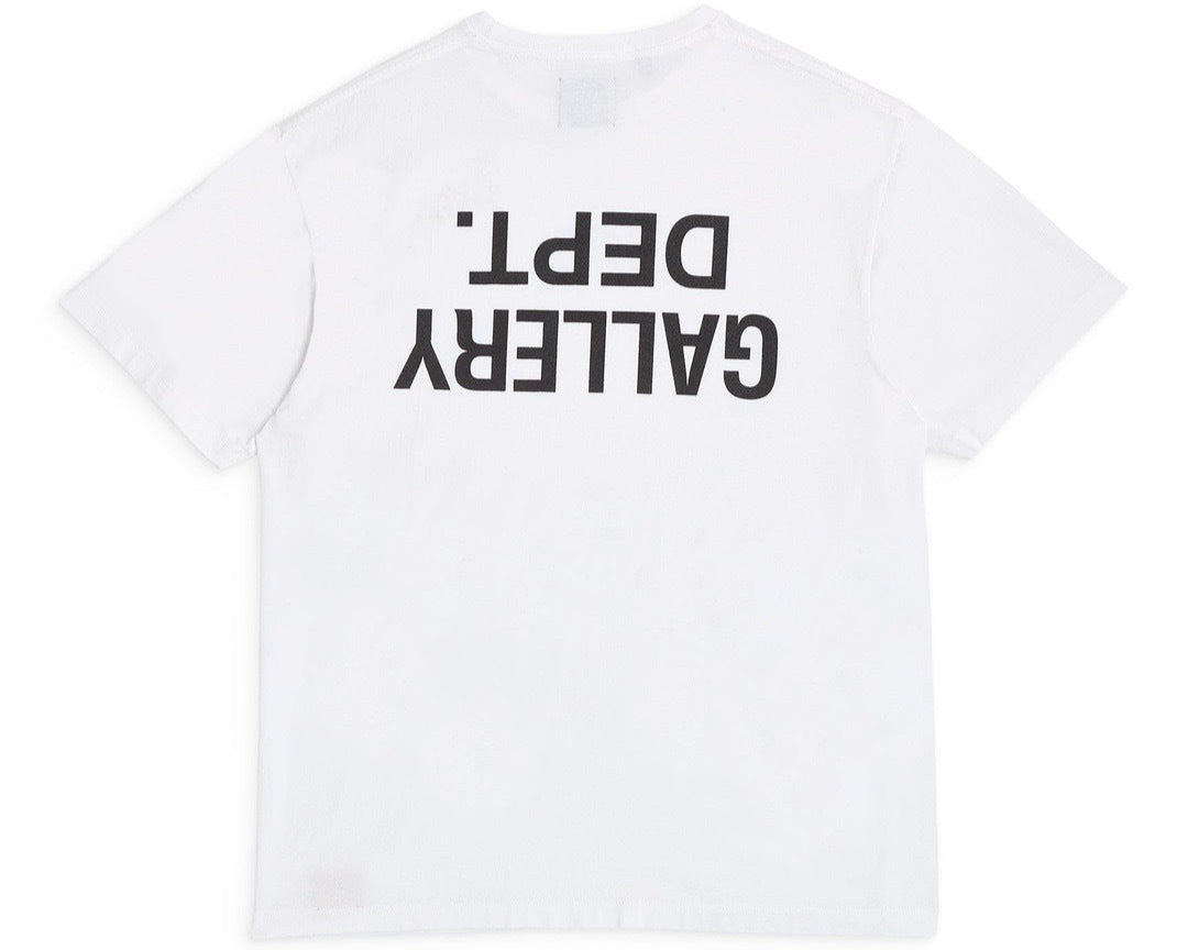 טי שירט גלרי דפט "UPSIDE DOWN" בצבע לבן