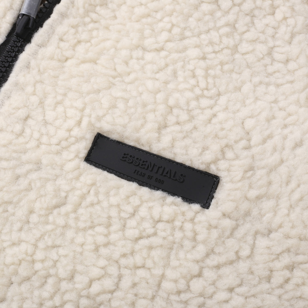 מעיל פליז (Sherpa) "ESSENTIALS FOG" בצבע קרם בהיר
