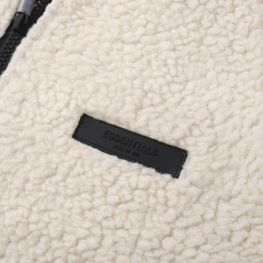 מעיל פליז (Sherpa) "ESSENTIALS FOG" בצבע קרם בהיר